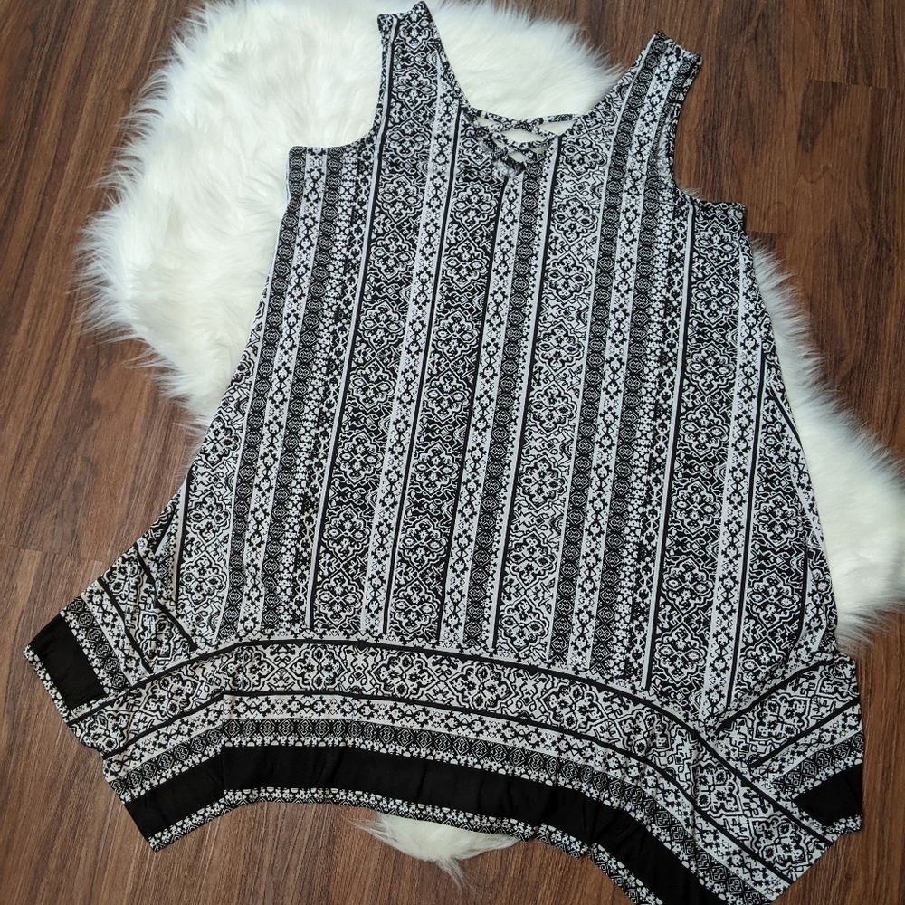 B&W Criss-Cross Front V-Neck Tank Asymmetrical Dress / Size XLrg